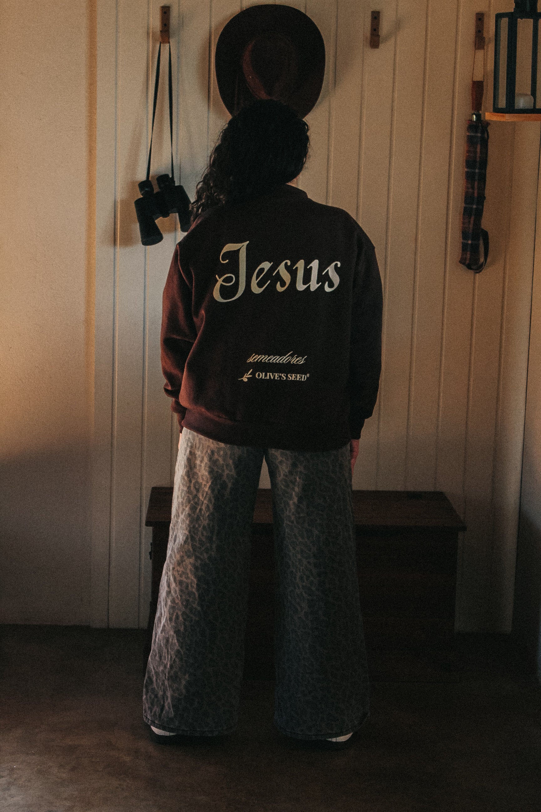 Moletom Over Marrom "Jesus"