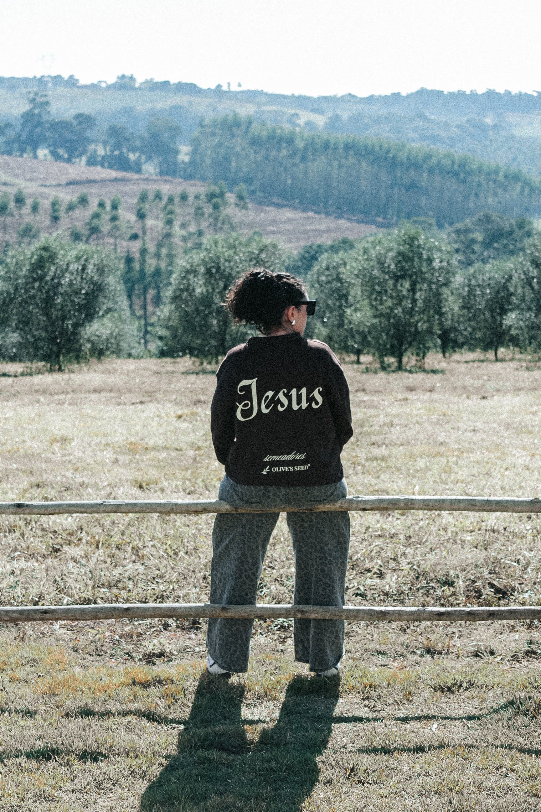 Moletom Over Marrom "Jesus"