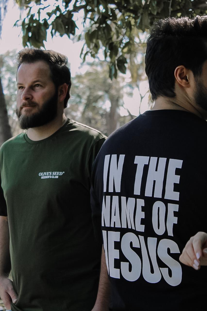CAMISETA OVERSIZED IN THE NAME OF JESUS